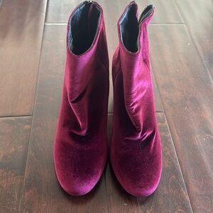 Steve Madden Cynthia velvet boots in burgundy size 8.5 LIKE NEW